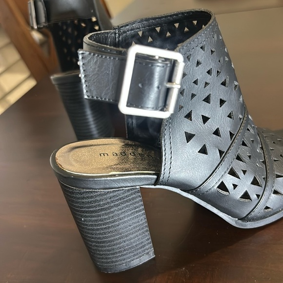 Madden Girl Open Toe Chunky Block Heel Intricate Cut-Out Design Size 6 - Picture 13 of 14